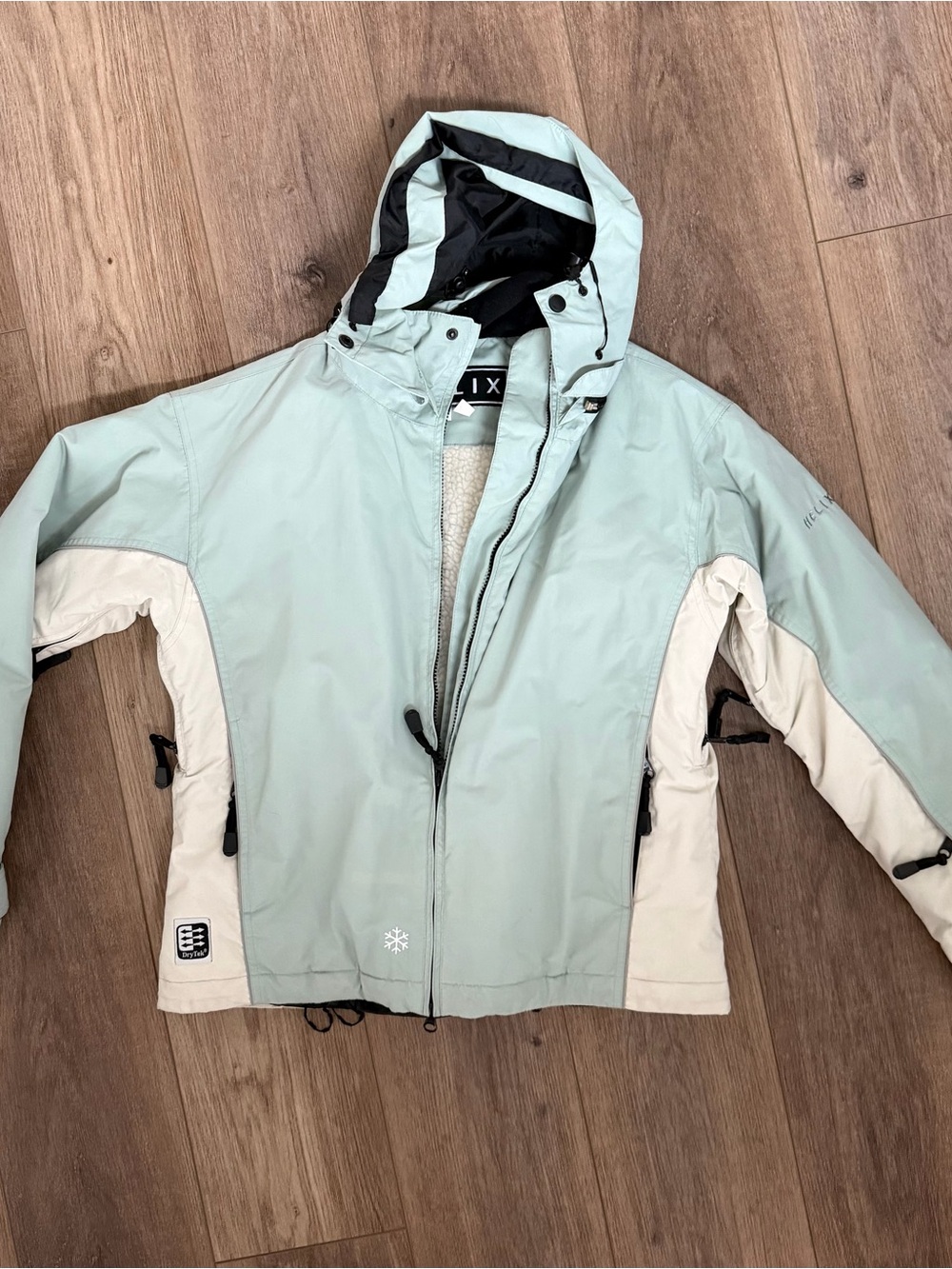 Helix Women's Ski Jacket in Light Mint and Cream